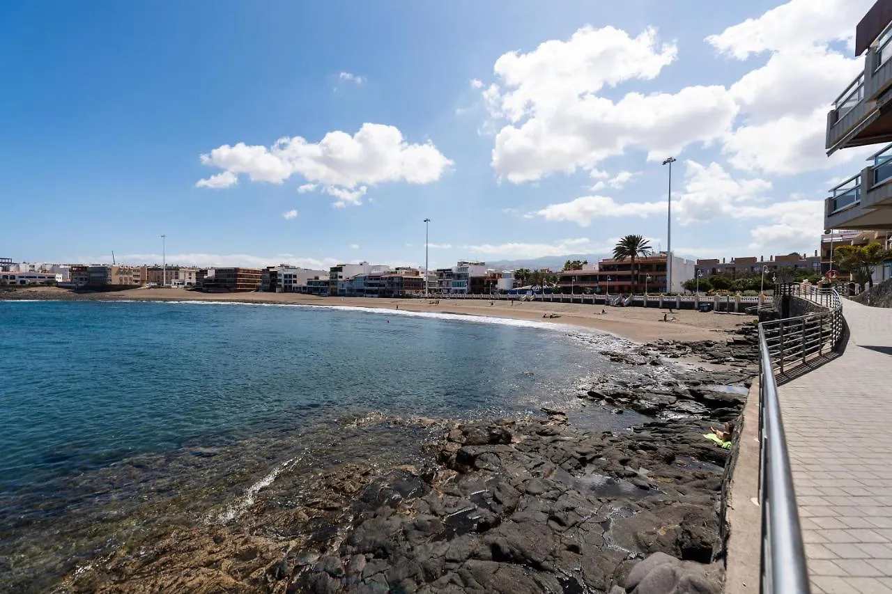 Durmiendo Sobre El Mar, Vivienda Los Riscos Telde 0*,